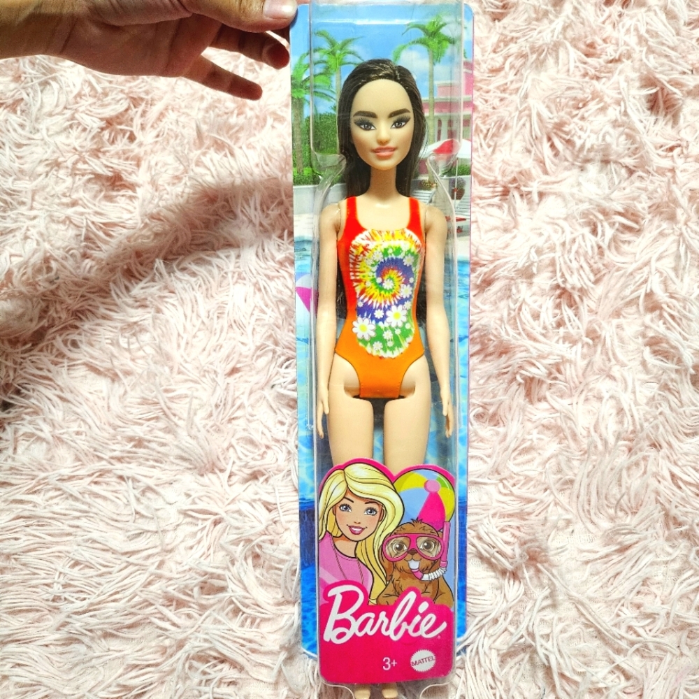 Pretty beach barbie NIB
